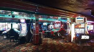 Dealer live dalam studio multi-kamera igcplay Dealer Live Lightning Dice di studio igcplay